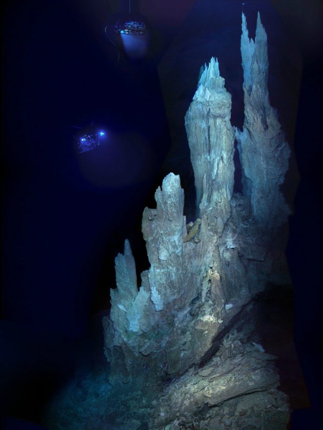 'Lost City' Deep Under The Ocean Is Unlike Anything We've Ever Seen Before on Earth 2 aokvbhn 642x856 1