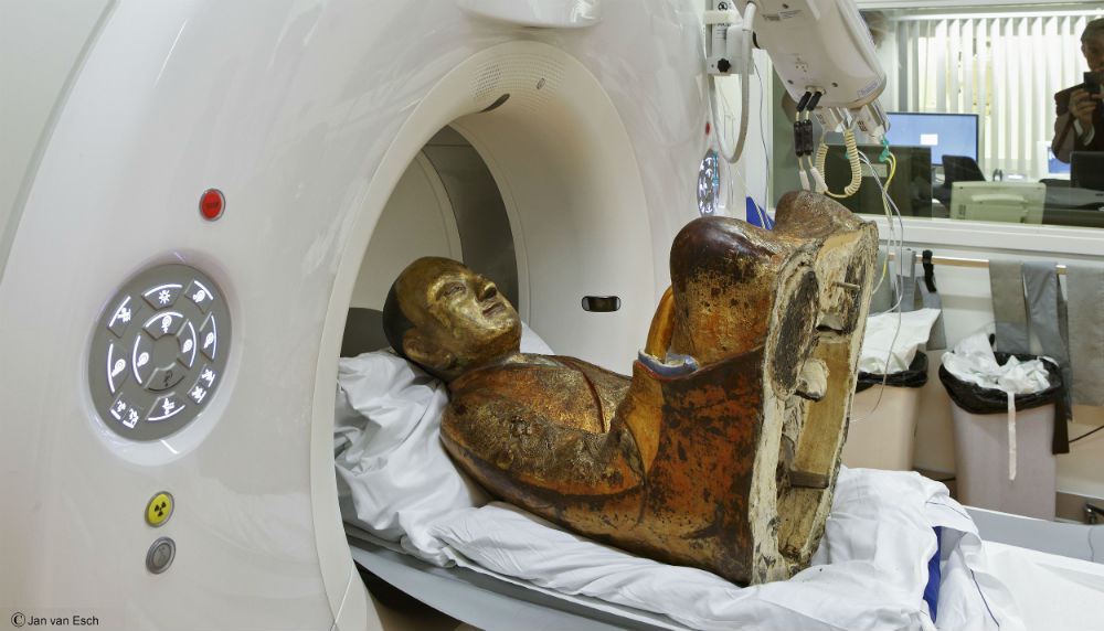 CT Scans Reveal a Mummified Monk Inside This 1,000-Year-Old Statue 2 ct scan
