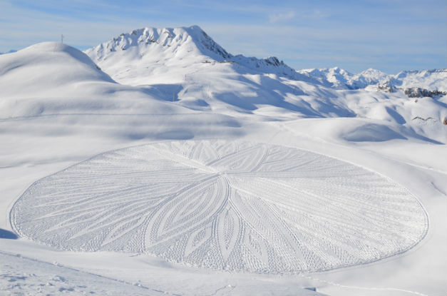 Simon Beck's Colossal Snow Art Revels in The Beauty of Mathematics 3 maths snow 2