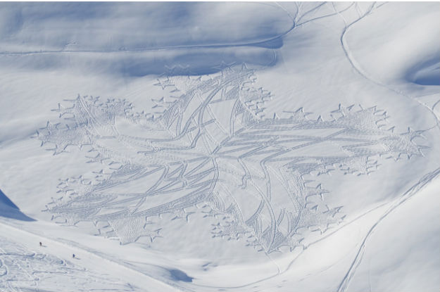Simon Beck's Colossal Snow Art Revels in The Beauty of Mathematics 2 maths snow 4